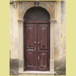old_wooden_door_in_porto_2950[2].jpg